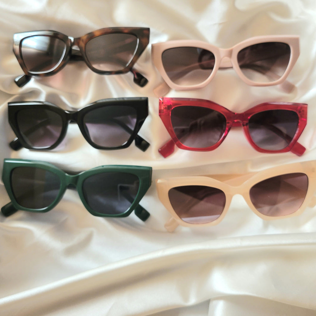 Sunglasses | cat eye look